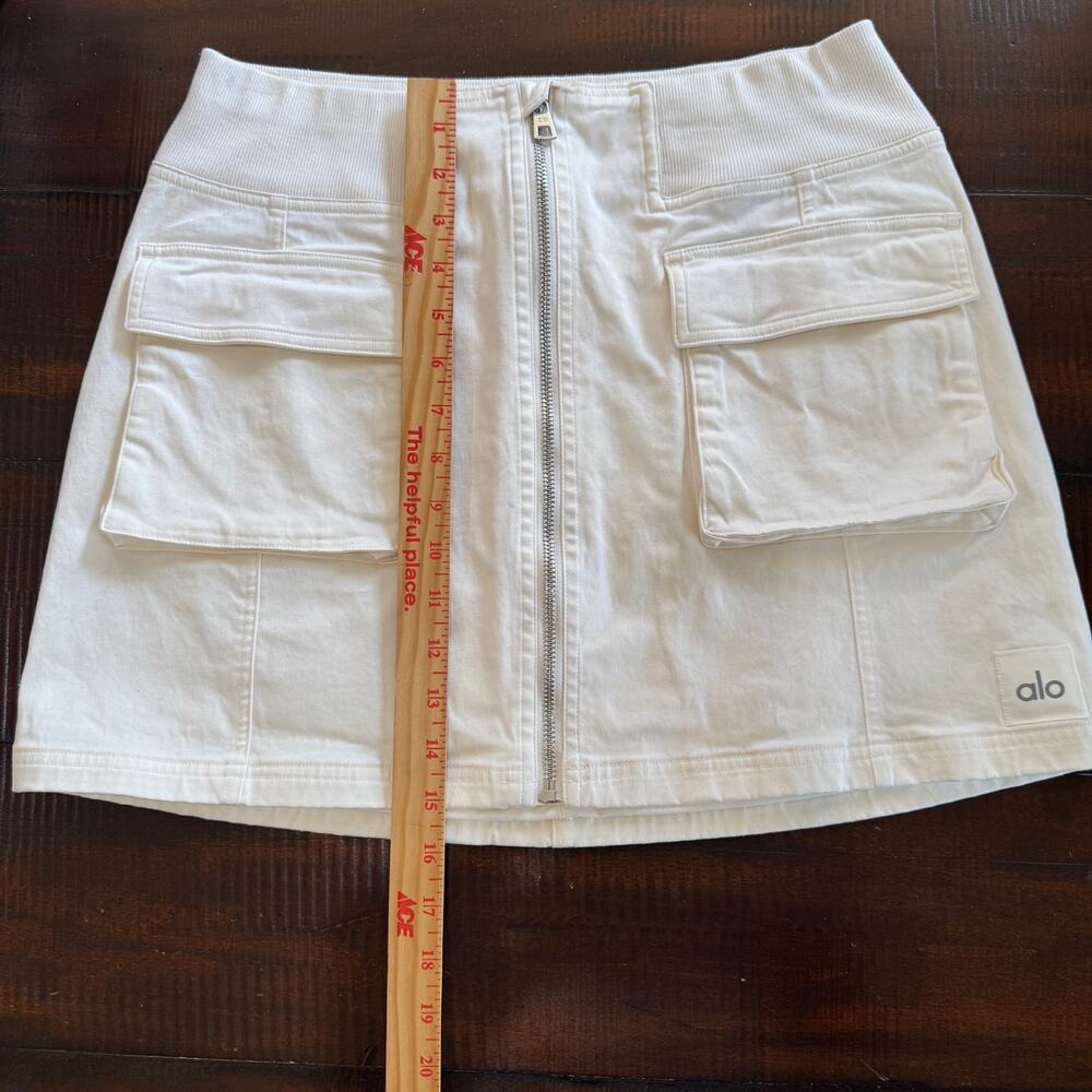 Alo Yoga Night Out Cargo Skirt Zip Front Ivory Size Large EUC W6403R - Picture 12 of 13
